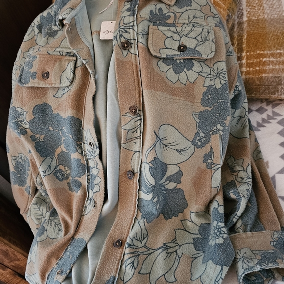 FREE PEOPLE Flowered Flannel Shirt/Jacket NVR WORN TAGS ATTACHED BEAUTIFUL - Picture 2 of 8